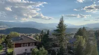 Appartement à 2 Minutes à Pied des Commerces et Télécabines Avec Superbe vue -  Privatzimmer