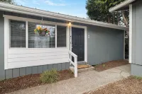 AC IN UNIT  Modern 2 bedroom remodel walking distance to downtown