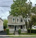Colonial Style Home 5 Br 2 bath n’ Parking! Close to restaurants n’ colleges!
