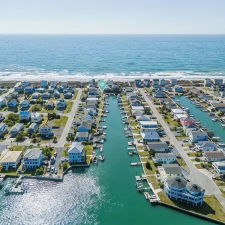 Steps to the Beach. Canal Front with New Dock. Clean, Cozy Getaway.