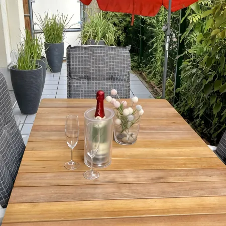 Sunny terrace apartment in the center with underground parking space and Netflix... Отели рядом с достопримечательностью «Торговый центр Paunsdorf Center»
