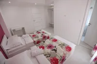 Villa Flowers - parking