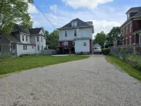 Charming historical 4 bd & 3 full ba home in Terre Haute with WiFi, AC & parking