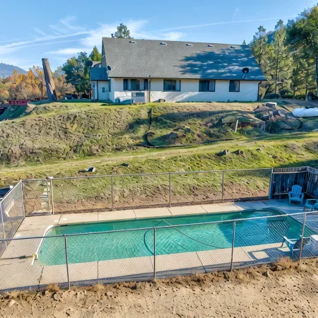 New!! Majestic Views, Pool, Sleeps 20+, 2 Mstr BR, close DT Yosemite, Bass Lake