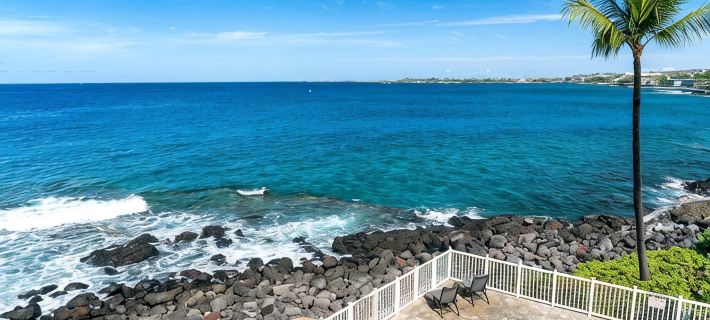 Super Clean~Ocean Front! Watch Whales & Dolphins While Having Your Coffee Hotels in Holualoa