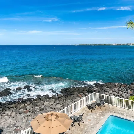 Super Clean~Ocean Front! Watch Whales & Dolphins While Having Your Coffee