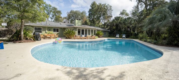 Spacious Pool Home 3 Miles to UF! Ξενοδοχεία στην πόλη Gainesville
