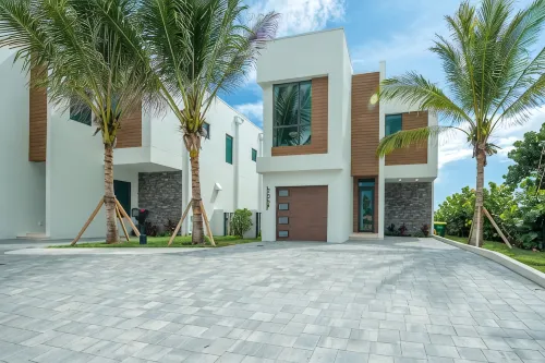 Oceanfront 4-bed Villa with private pool. Weekly discount for spring and summer. - balcony