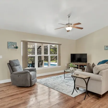🍹🌞 Paradise Oasis! Beautiful Heated Pool, Pet Friendly, Wi-Fi, Near Beaches!