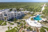 Spectacular 3 Bedroom Beachfront Condo