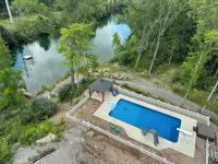 Experience Glamping in style. Private Lake - Pet Friendly! - 3 tähden