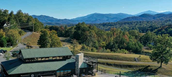 Luxury Cabin with Epic Mountain Views • Hot Tub • 10 Min to Cades Cove Hotels in Blount County