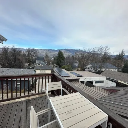 New Downtown 3 Bedroom Upstairs Flat with views