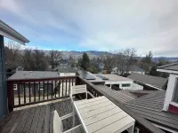 New Downtown 3 Bedroom Upstairs Flat with views