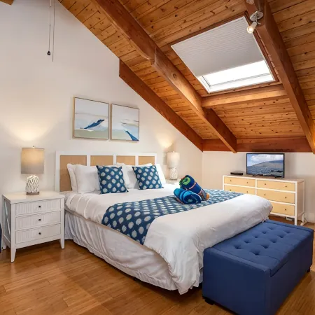 Modern Kihei Resort 2 Bedroom, 2 Bath Condo with AC - Steps to the Beach