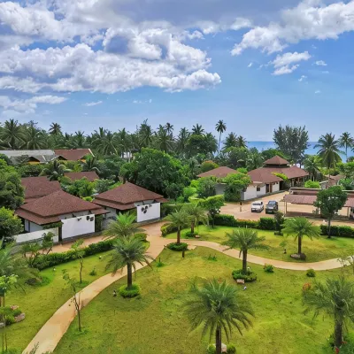 Nana Beach Hotel & Resort Hotels near รุ่งเรือง บีช แคมป์ /RUNG RUENG BEACH CAMPING PLACE