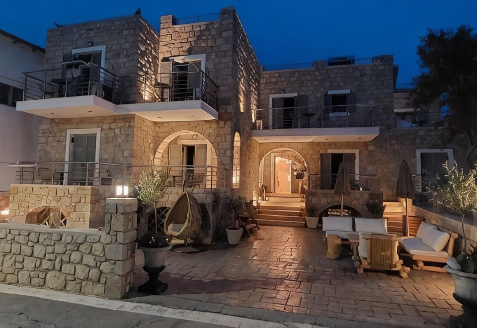 Estella Studios - Housity