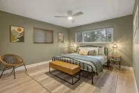 Three Oaks - Perfectly Designed Nature Escape!