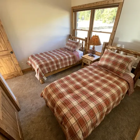 New! Premier 3 bedroom cabin in Taylor Park. Base of the Collegiate Mountains.