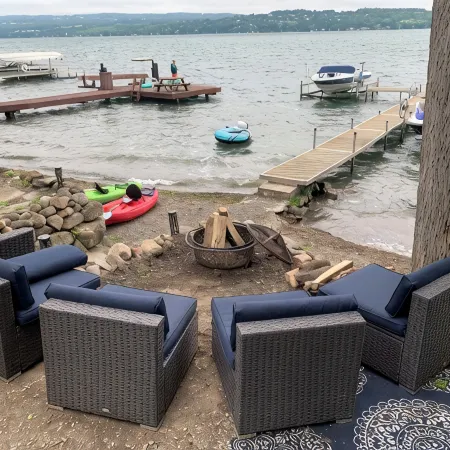 Canadaigua Lake Sunset Oasis: Private Beach, Family Fun Wineries, CMAC, Shopping