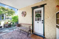 Garden Retreat on Carroll Creek + Free Parking