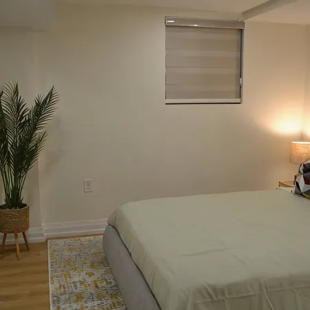 Modern 2-Bed Basement Retreat! Отели рядом с достопримечательностью «Шеридан»