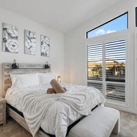 Brand New Modern Gated 3Br Retreat – Pool, Jacuzzi, Gym & Stunning Views Отели рядом с достопримечательностью «Саут Маунтин Парк Сценик Драйв»