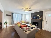 Immaculate Midtown Home for Work Teams & Families - 방갈로