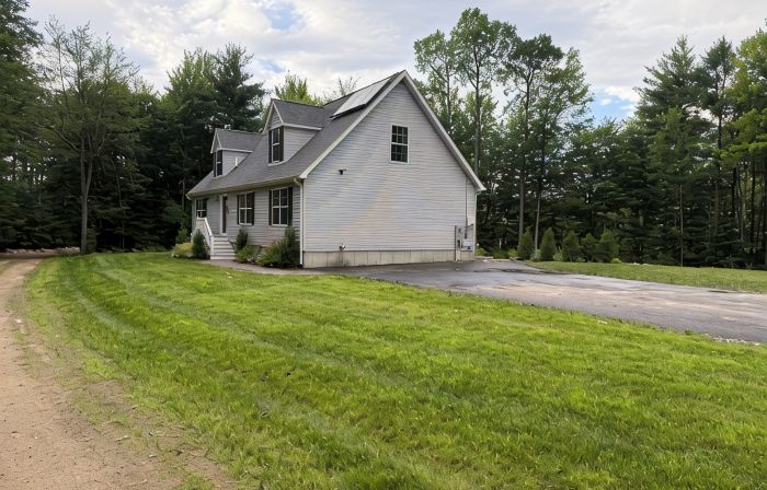 Comfortable and Spacious Home: Entertainment Room, Gym + Large Deck and Patio