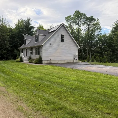 Comfortable and Spacious Home: Entertainment Room, Gym + Large Deck and Patio