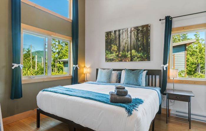 Panoramic Rainforest & Ocean Views, Fire Pit & EV Plug in Ucluelet