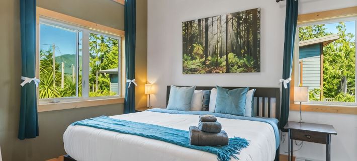 Panoramic Rainforest & Ocean Views, Fire Pit & EV Plug in Ucluelet Ξενοδοχεία στην πόλη Ucluelet