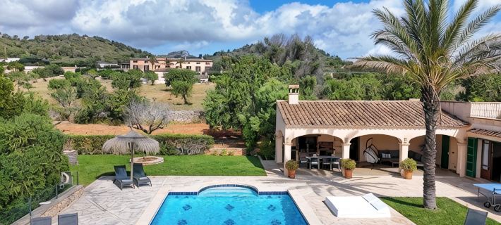 ES SERRAL - villa with private pool, terrace, garden and sea views FREE WIFI Hotels in Felanitx