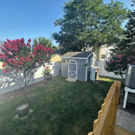 Beautiful Modern Beach House, across from Golf Course, Spacious Backyard