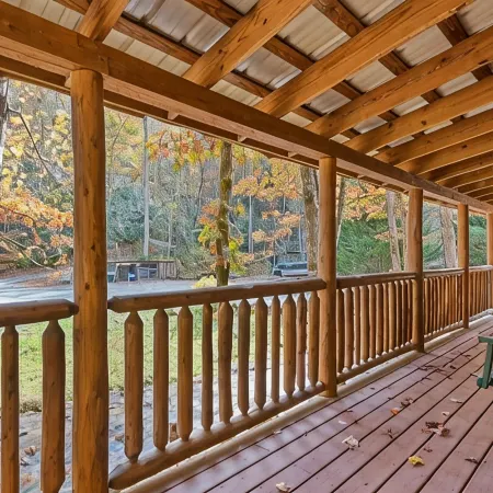 Creekside Cabin with covered porch  only 3 miles from downtown Bryson City!