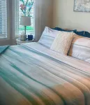 Beach Front Retreat :Private Beach and Dock Access, Hot Tub, BBQ &Free Kayaks! - balcony