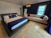 Oceanfront "Dock of the Bay" Retreat in Beautiful Bermuda Hotels in Sandys