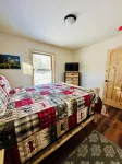 Brand New 3-bedroom cottage with WiFi and AC in enchanting Downtown Eagle River - 3 tähden