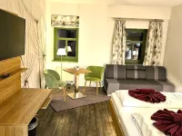 Gutshof Hauber Hotels near Castle Schönfeld