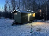 Tiny House with Bear Mountain Views.... Only 25 Minutes outside of Anchorage - Bungalows