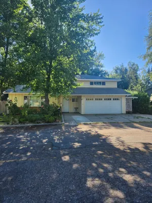 Spacious 3 bdrm home in quiet neighborhood in Quincy
