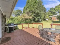 Family-Friendly 3/2 Home Near Prisma, Fenced Yard Hotels in Dunean