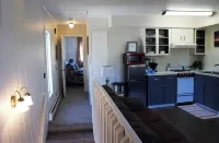 Private Cozy Alaskan Hideaway- 5 mins from lakes
