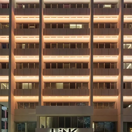 Link Hotel & Hub by Dan Hotels Отели рядом с достопримечательностью «Башни Азриэли»