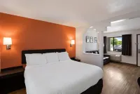 Quality Inn & Suites Junction - Pools