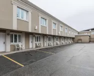Quality Inn Mont-Laurier - parking