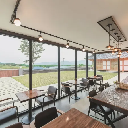 Gyeongju Wonhwaru Отели рядом с достопримечательностью «Королевские гробницы Орын»