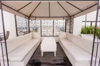 100m to Walking st, Clubs ,bars & Restaurants, 2 Portable Air-air-conditioners, - Condos