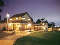 Sovereign Hill Hotel - parking