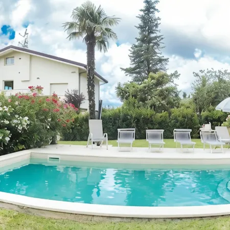 Villa Sara near the Tuscan cities of art and the beautiful beaches in Versilia
